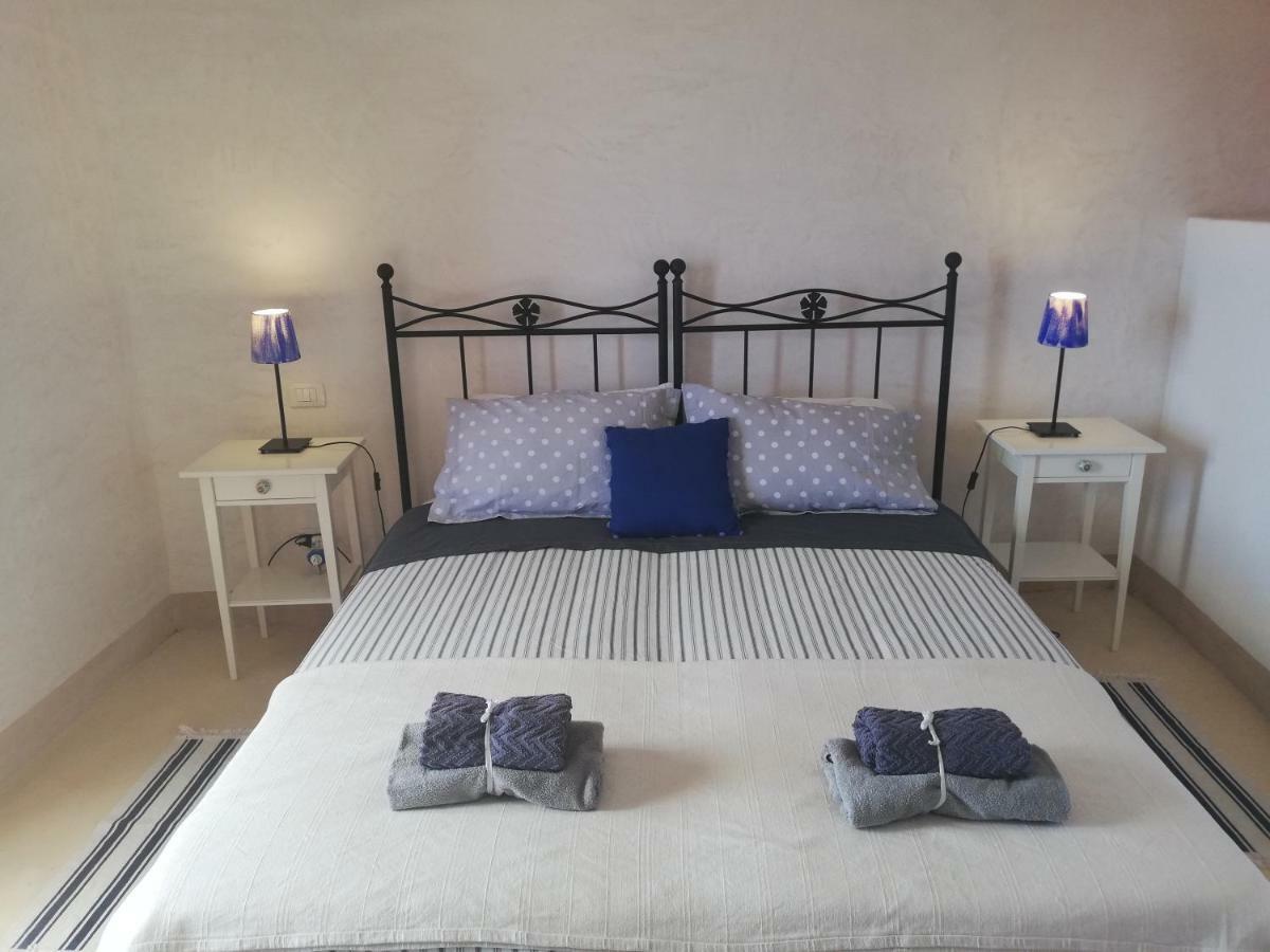 Bed and Breakfast Alicudi Giardino Dei Carrubi- Al Gradino 365 Habitación foto